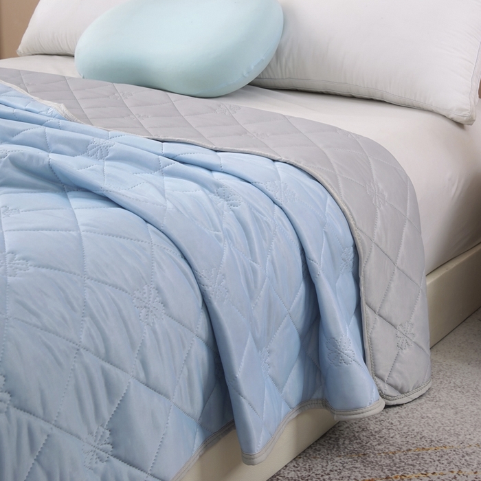 91家纺网 家纺一手货源 找家纺 手艺人家纺 2026新款夏季凉感冰丝爆款夏凉薄款被子空调水洗单人夏天双人宿舍可机洗 方格湖蓝