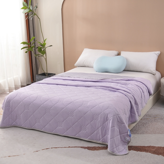 91家纺网 家纺一手货源 找家纺 手艺人家纺 2026新款夏季凉感冰丝爆款夏凉薄款被子空调水洗单人夏天双人宿舍可机洗 方格魅紫