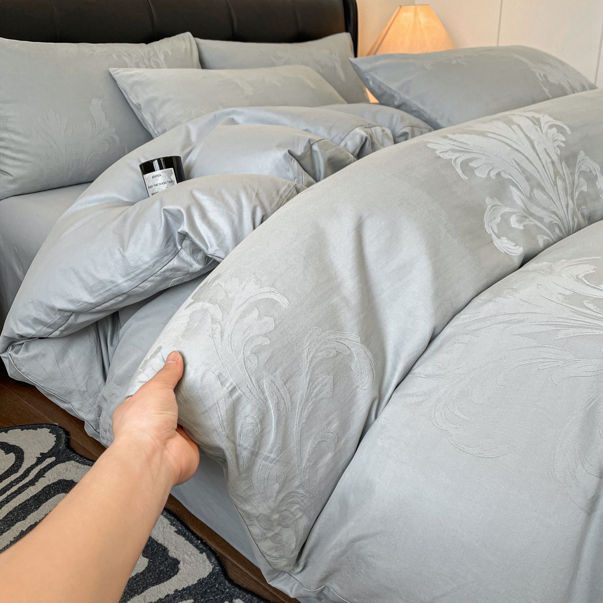 91家纺网 家纺一手货源 找家纺 乐家毛巾被（工厂自产自销） 2026春夏新款全棉60S长绒棉立体厚织提花四件套 掠影