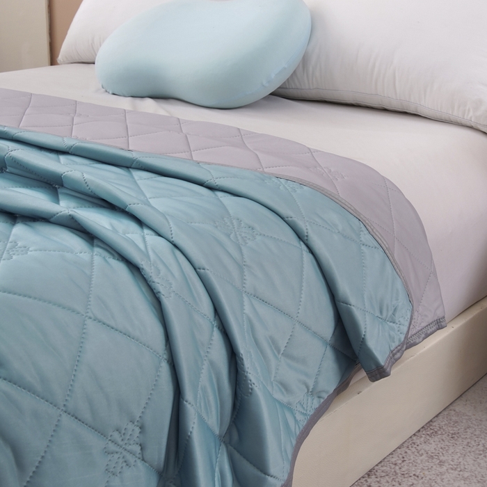 91家纺网 家纺一手货源 找家纺 手艺人家纺 2026新款夏季凉感冰丝爆款夏凉薄款被子空调水洗单人夏天双人宿舍可机洗 方格浅绿