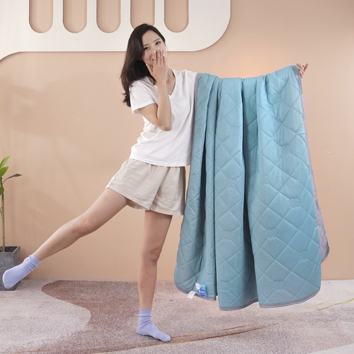 91家纺网 家纺一手货源 找家纺 手艺人家纺 2026新款夏季凉感冰丝爆款夏凉薄款被子空调水洗单人夏天双人宿舍可机洗 方格浅绿