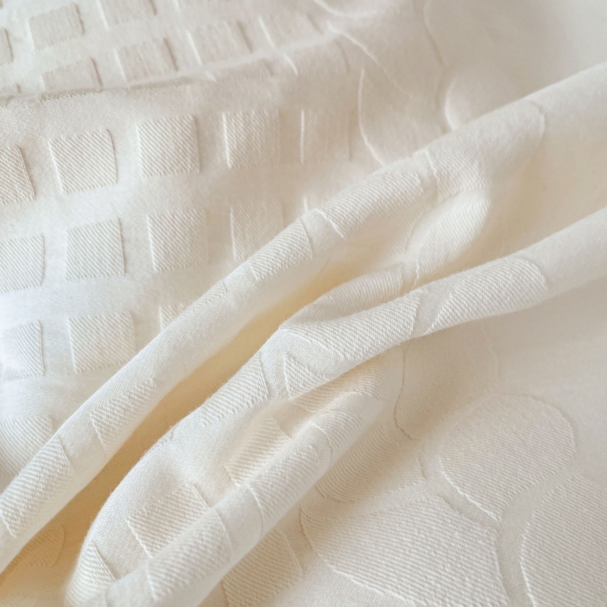 91家纺网 家纺一手货源 找家纺 乐家毛巾被（工厂自产自销） 2026春夏新款全棉60S长绒棉立体厚织提花四件套 落痕