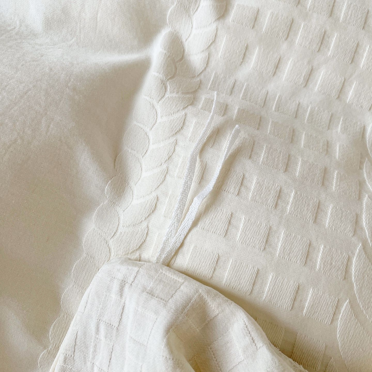 91家纺网 家纺一手货源 找家纺 乐家毛巾被（工厂自产自销） 2026春夏新款全棉60S长绒棉立体厚织提花四件套 落痕