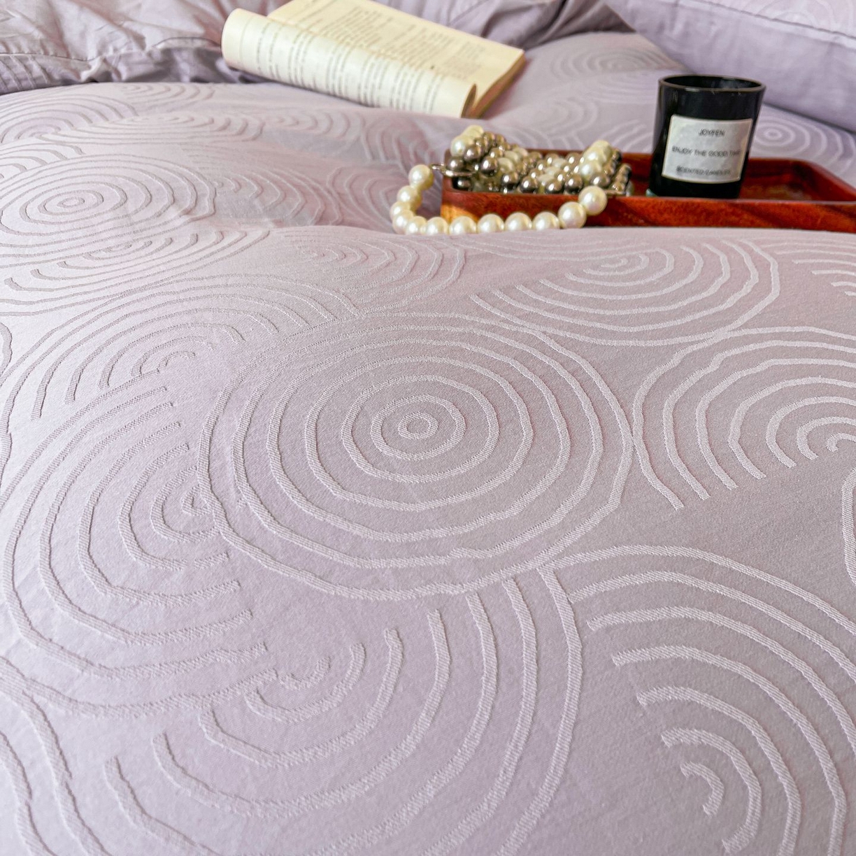 91家纺网 家纺一手货源 找家纺 乐家毛巾被（工厂自产自销） 2026春夏新款全棉60S长绒棉立体厚织提花四件套 眠琴