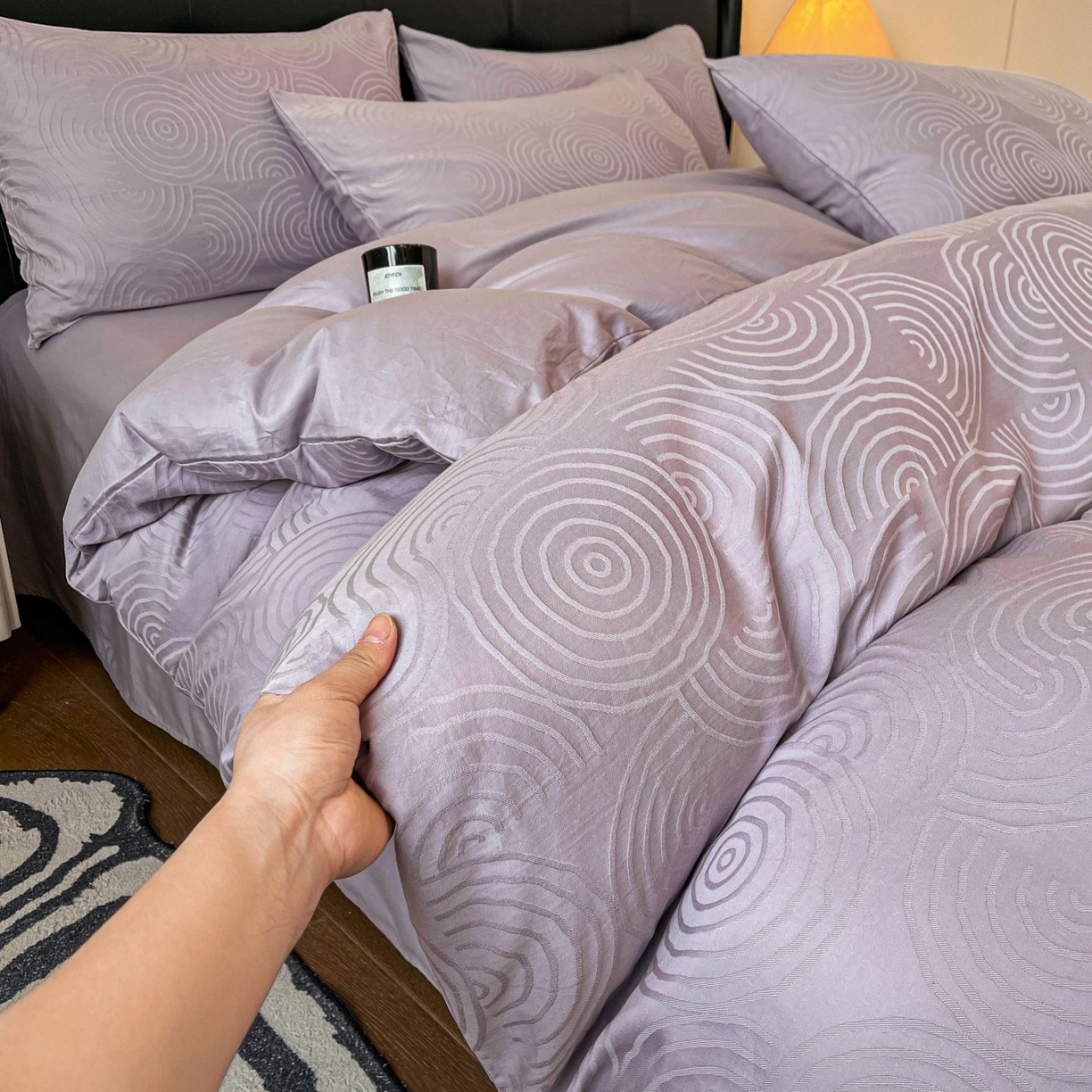 91家纺网 家纺一手货源 找家纺 乐家毛巾被（工厂自产自销） 2026春夏新款全棉60S长绒棉立体厚织提花四件套 眠琴