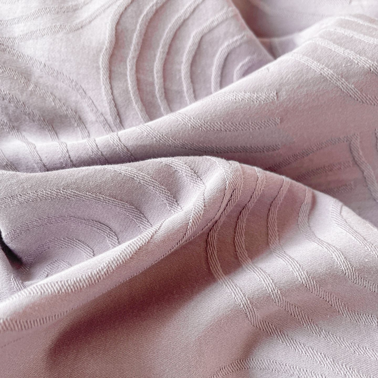 91家纺网 家纺一手货源 找家纺 乐家毛巾被（工厂自产自销） 2026春夏新款全棉60S长绒棉立体厚织提花四件套 眠琴