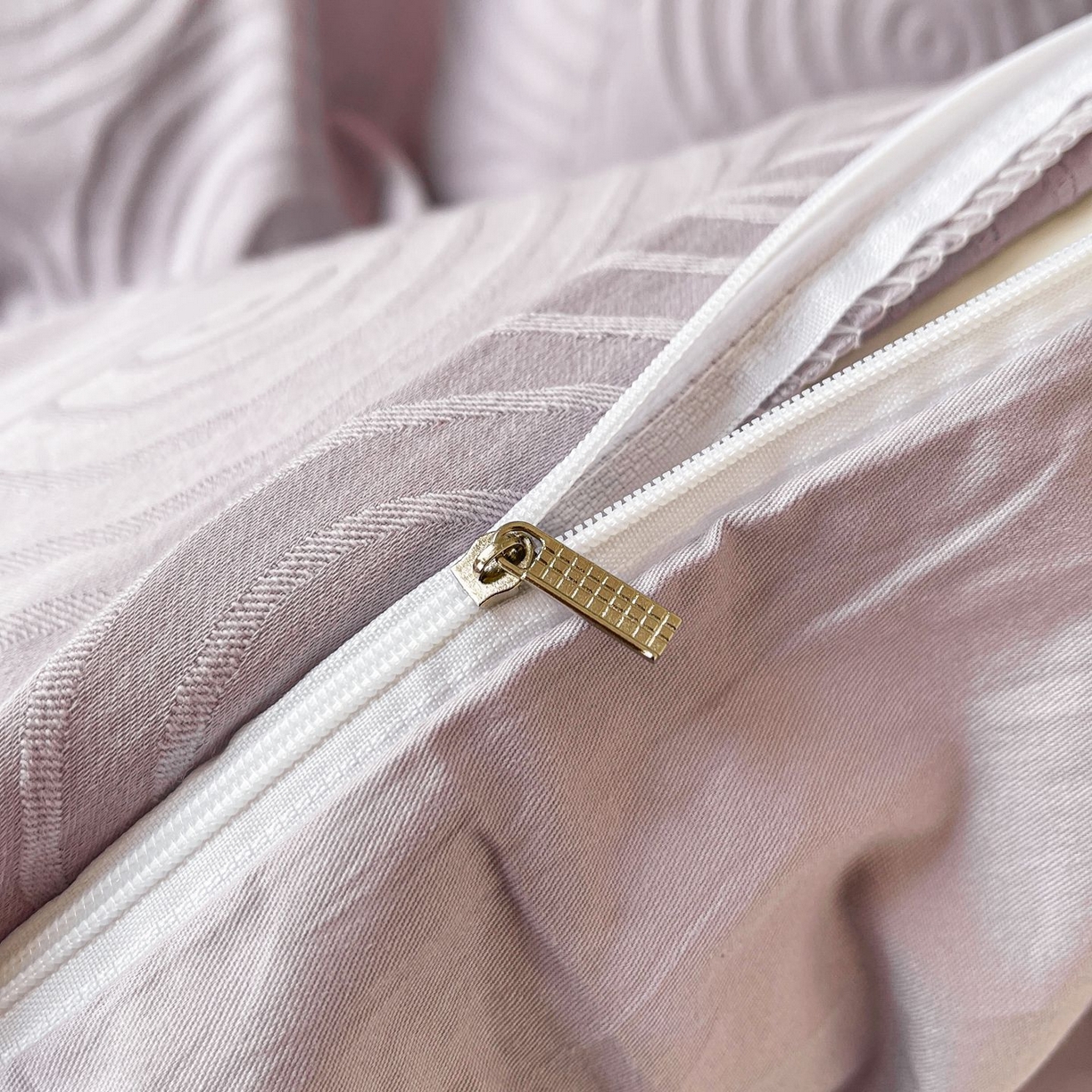 91家纺网 家纺一手货源 找家纺 乐家毛巾被（工厂自产自销） 2026春夏新款全棉60S长绒棉立体厚织提花四件套 眠琴