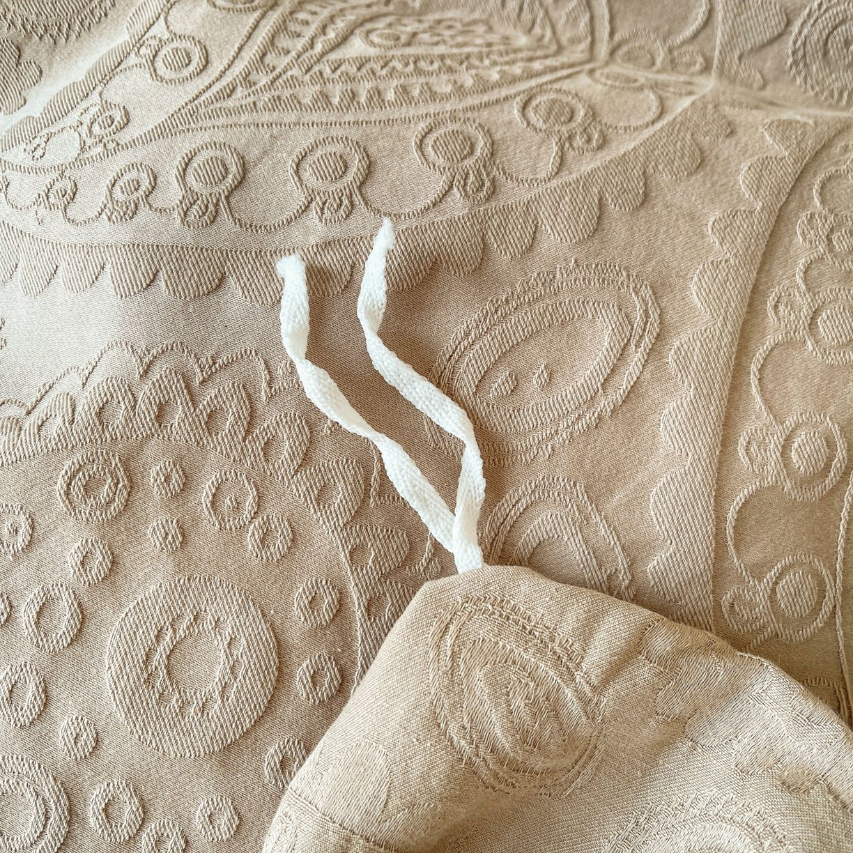 91家纺网 家纺一手货源 找家纺 乐家毛巾被（工厂自产自销） 2026春夏新款全棉60S长绒棉立体厚织提花四件套 浅迹