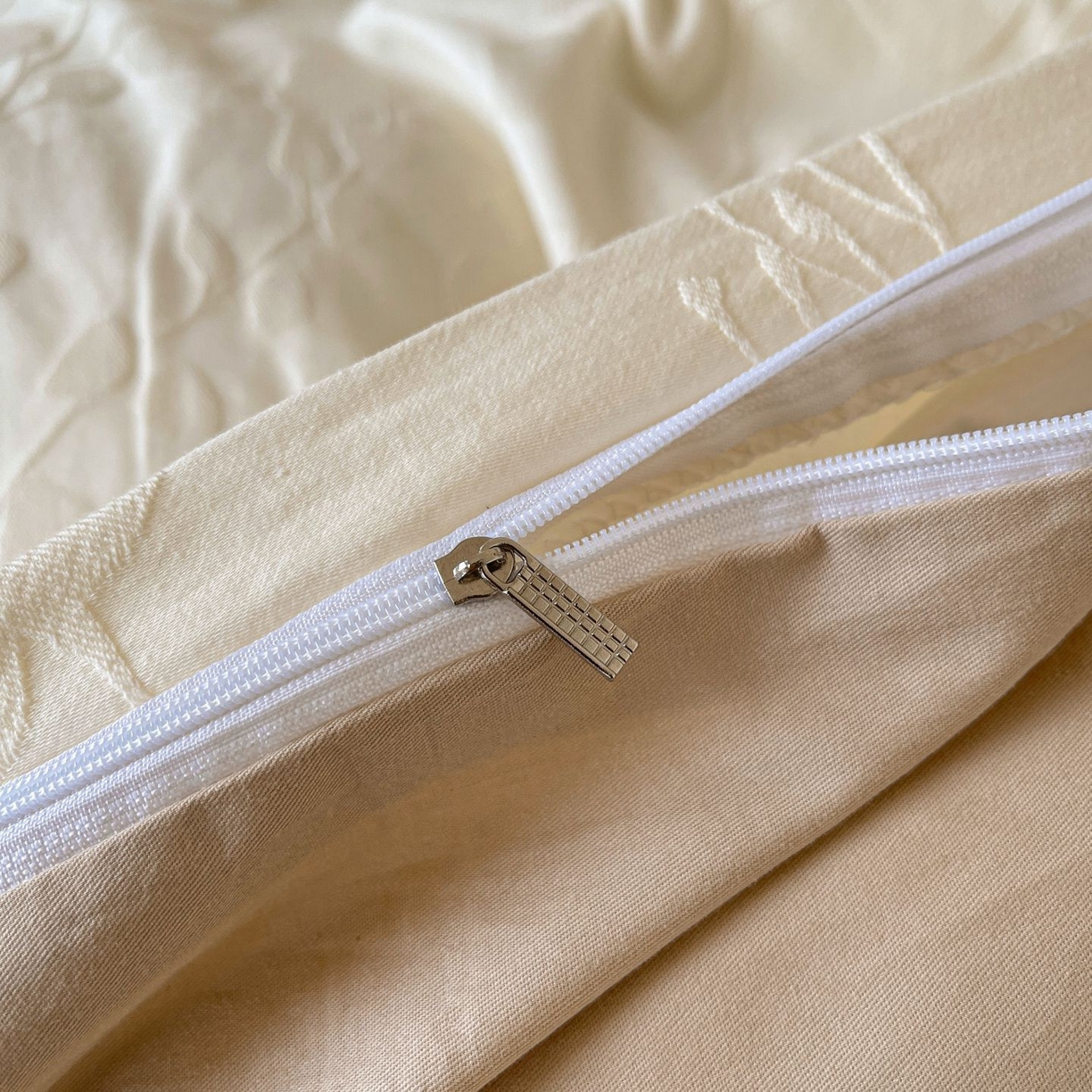 91家纺网 家纺一手货源 找家纺 乐家毛巾被（工厂自产自销） 2026春夏新款全棉60S长绒棉立体厚织提花四件套 素纹