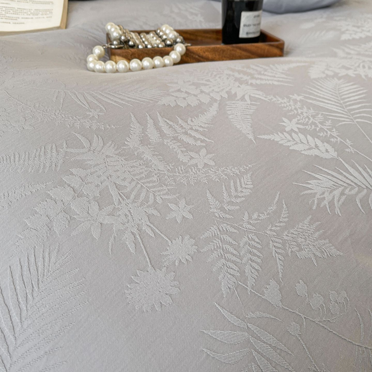 91家纺网 家纺一手货源 找家纺 乐家毛巾被（工厂自产自销） 2026春夏新款全棉60S长绒棉立体厚织提花四件套 碎影