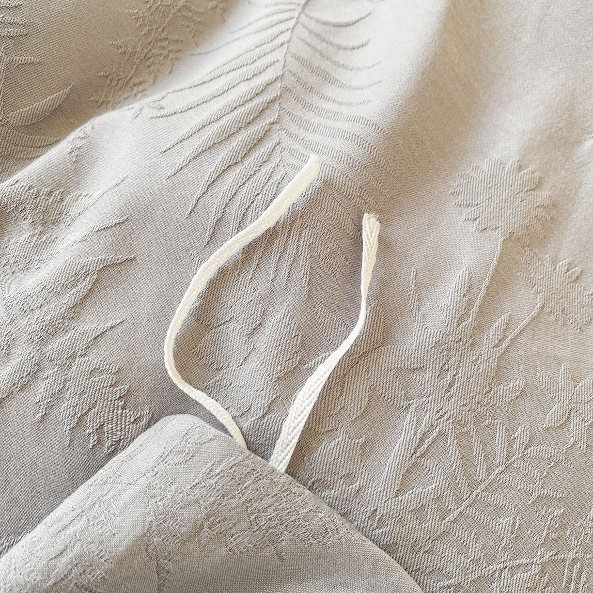 91家纺网 家纺一手货源 找家纺 乐家毛巾被（工厂自产自销） 2026春夏新款全棉60S长绒棉立体厚织提花四件套 碎影