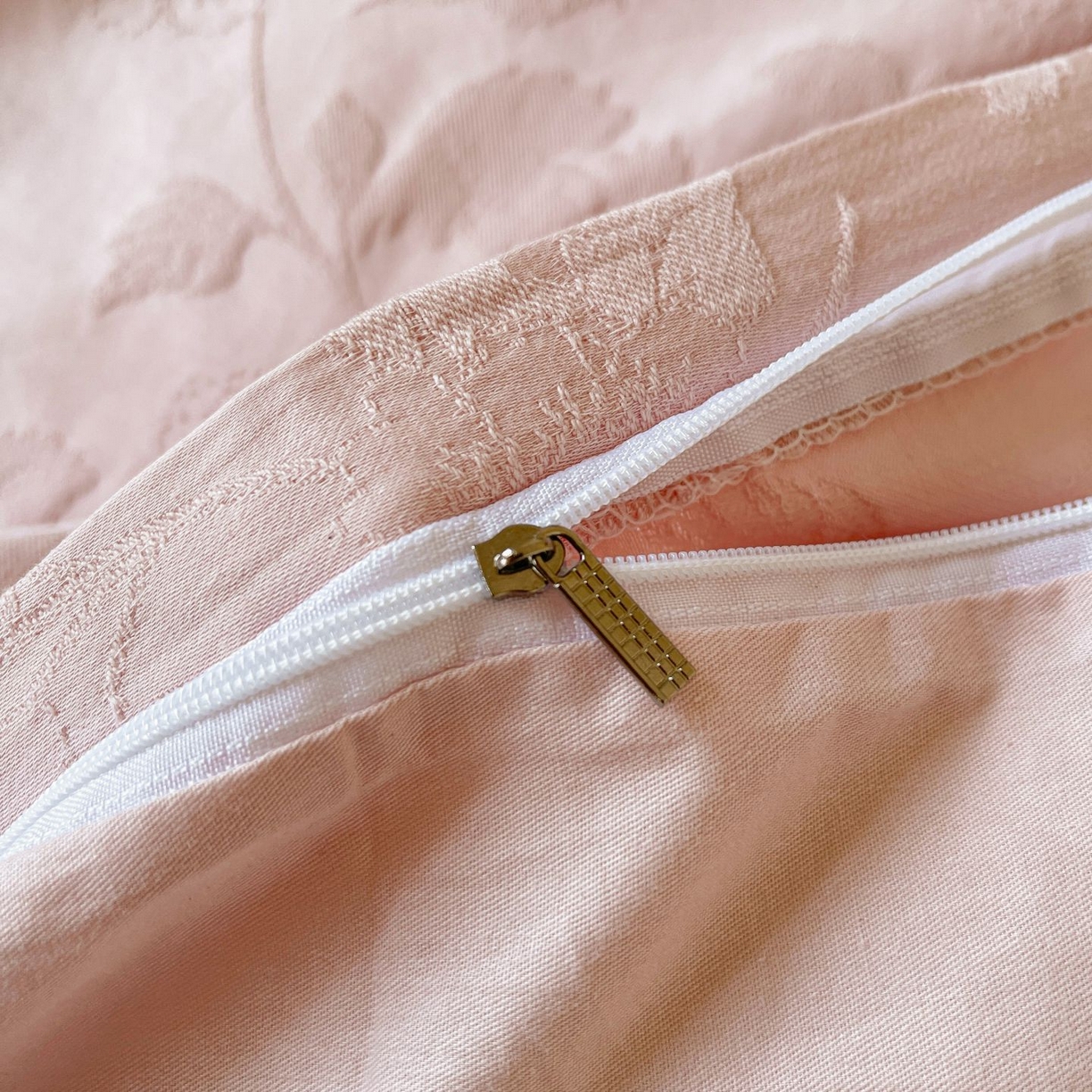 91家纺网 家纺一手货源 找家纺 乐家毛巾被（工厂自产自销） 2026春夏新款全棉60S长绒棉立体厚织提花四件套 昔叶