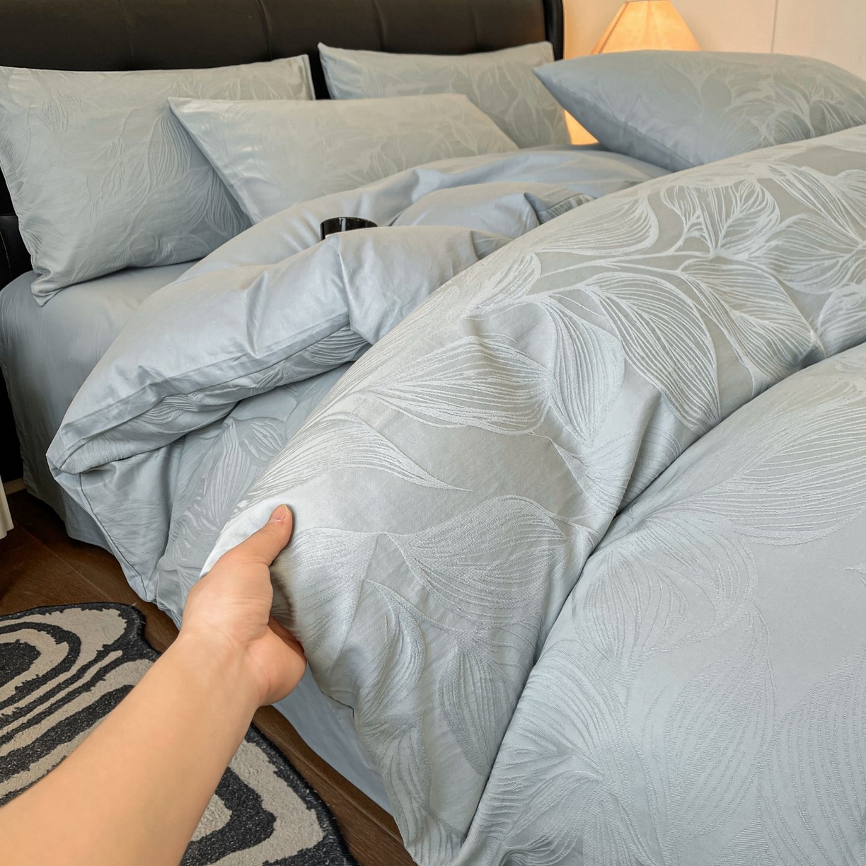 91家纺网 家纺一手货源 找家纺 乐家毛巾被（工厂自产自销） 2026春夏新款全棉60S长绒棉立体厚织提花四件套 纤条