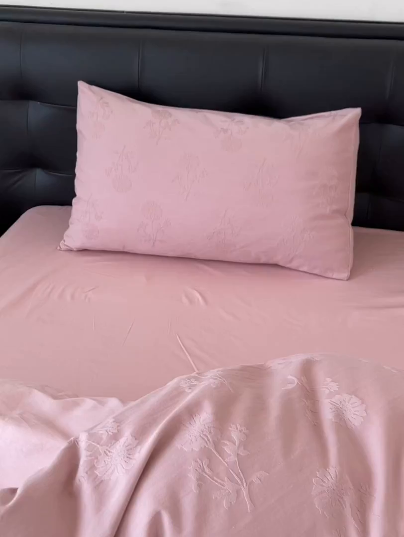 91家纺网 家纺一手货源 找家纺 乐家毛巾被（工厂自产自销） 2026春夏新款全棉60S长绒棉立体厚织提花四件套 叶间梦