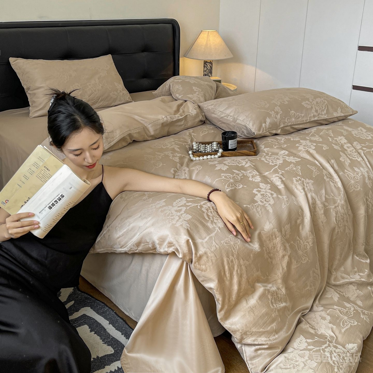 91家纺网 家纺一手货源 找家纺 乐家毛巾被（工厂自产自销） 2026春夏新款全棉60S长绒棉立体厚织提花四件套 隐花