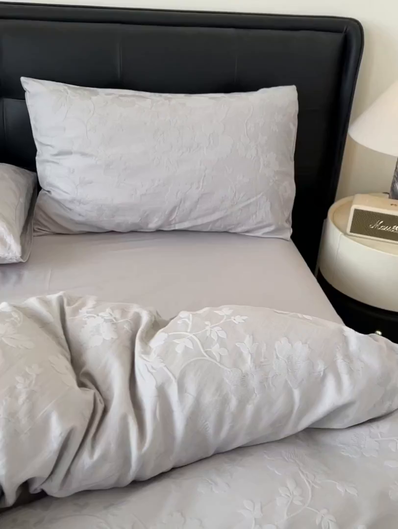 91家纺网 家纺一手货源 找家纺 乐家毛巾被（工厂自产自销） 2026春夏新款全棉60S长绒棉立体厚织提花四件套 隐花