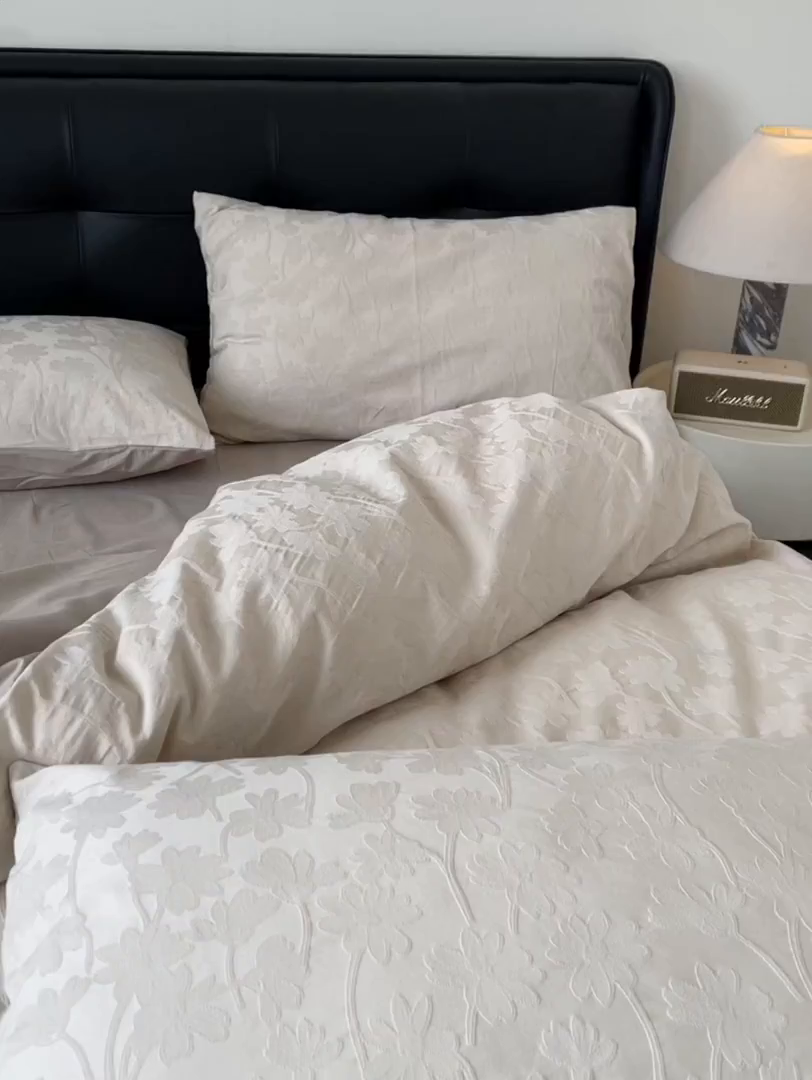 91家纺网 家纺一手货源 找家纺 乐家毛巾被（工厂自产自销） 2026春夏新款全棉60S长绒棉立体厚织提花四件套 印夏