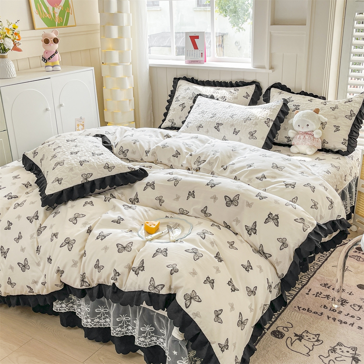 91家纺网 家纺一手货源 找家纺 雅眠居 2026新款直播爆款古法仿棉双层蕾丝花边床盖四件套 蝴蝶印记