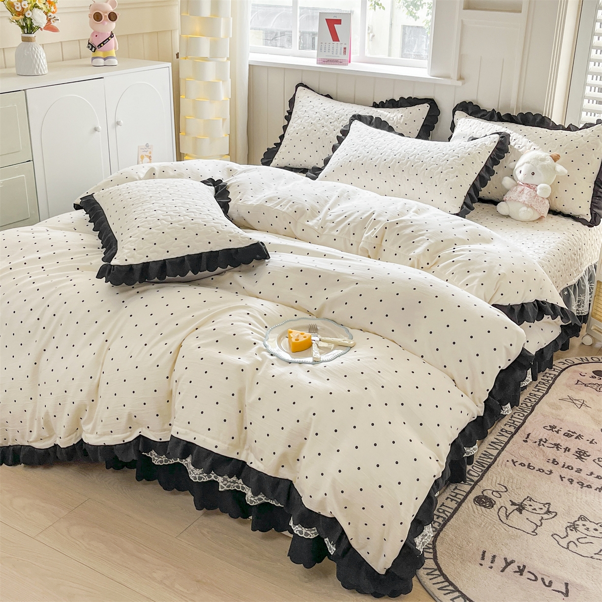 91家纺网 家纺一手货源 找家纺 雅眠居 2026新款直播爆款古法仿棉双层蕾丝花边床盖四件套 奶油波点