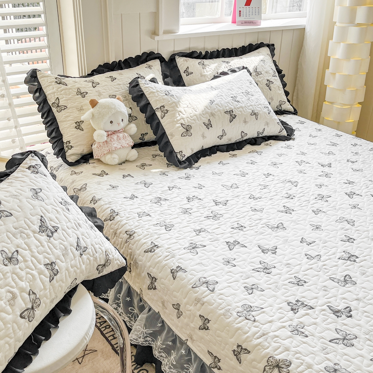 91家纺网 家纺一手货源 找家纺 雅眠居 2026新款直播爆款古法仿棉双层蕾丝花边床盖四件套 蝴蝶印记