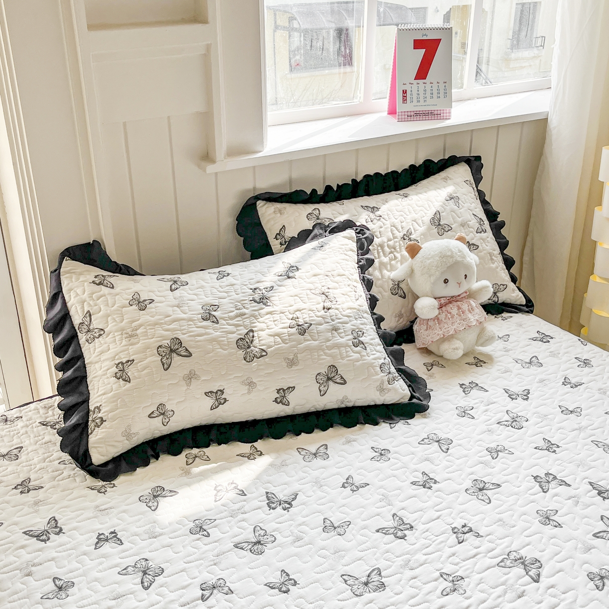 91家纺网 家纺一手货源 找家纺 雅眠居 2026新款直播爆款古法仿棉双层蕾丝花边床盖四件套 蝴蝶印记