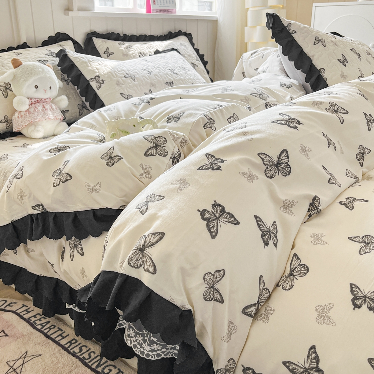 91家纺网 家纺一手货源 找家纺 雅眠居 2026新款直播爆款古法仿棉双层蕾丝花边床盖四件套 蝴蝶印记