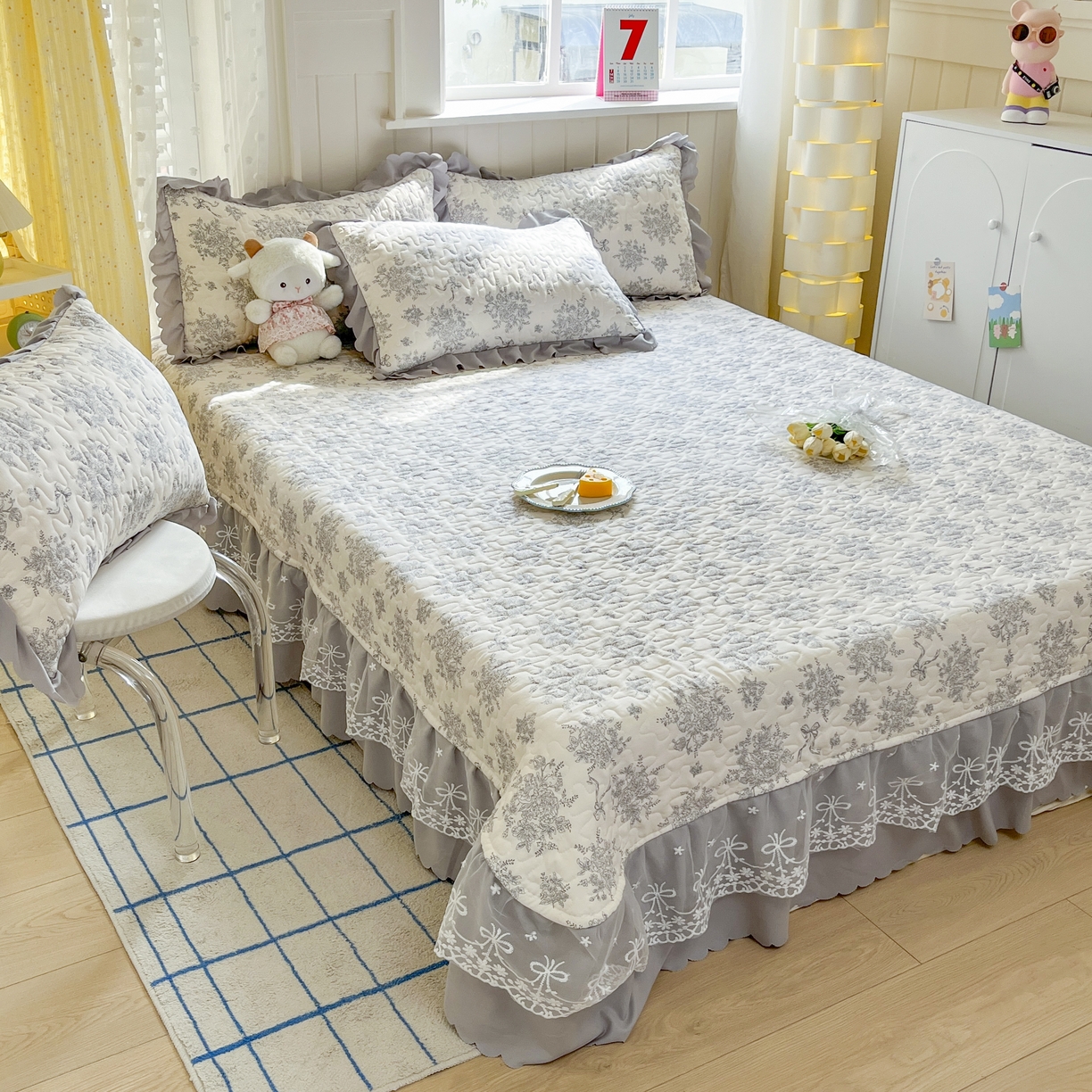 91家纺网 家纺一手货源 找家纺 雅眠居 2026新款直播爆款古法仿棉双层蕾丝花边床盖四件套 灰韵