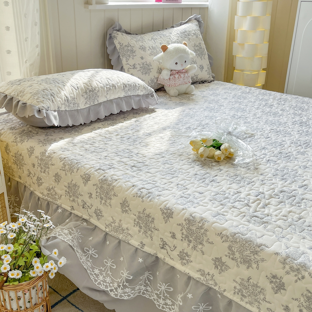 91家纺网 家纺一手货源 找家纺 雅眠居 2026新款直播爆款古法仿棉双层蕾丝花边床盖四件套 灰韵