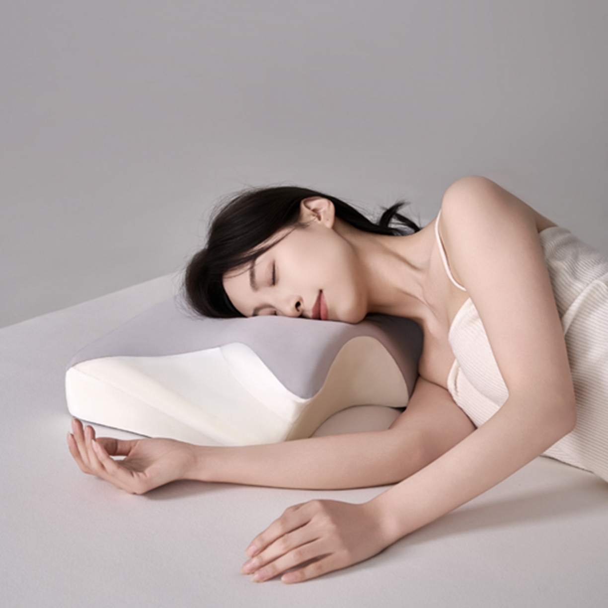 91家纺网 家纺一手货源 找家纺 锦鲤枕芯 2026新款护颈4D人体工学枕头枕芯 浅灰色