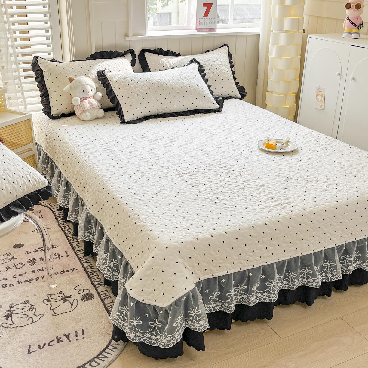 91家纺网 家纺一手货源 找家纺 雅眠居 2026新款直播爆款古法仿棉双层蕾丝花边床盖四件套 奶油波点