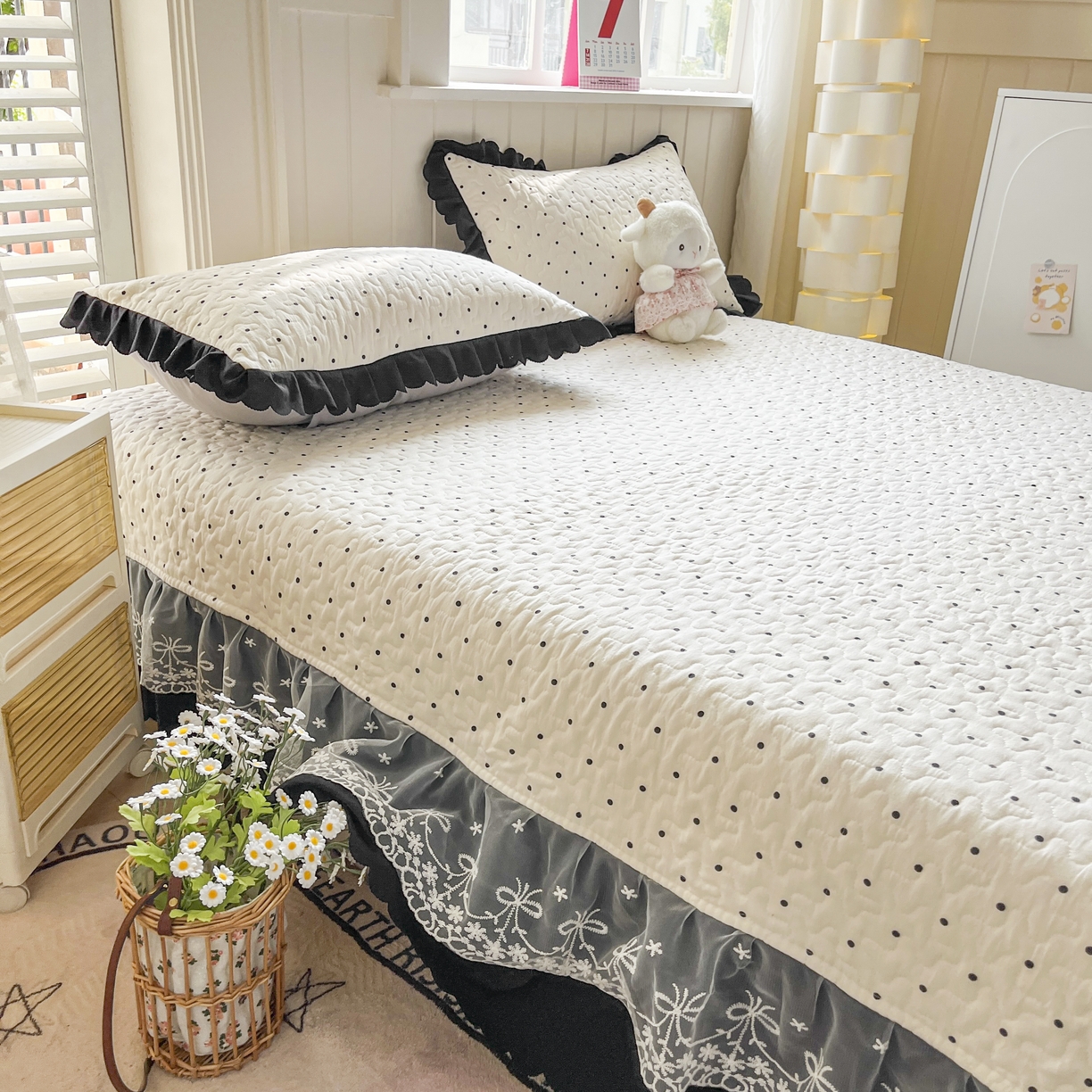 91家纺网 家纺一手货源 找家纺 雅眠居 2026新款直播爆款古法仿棉双层蕾丝花边床盖四件套 奶油波点