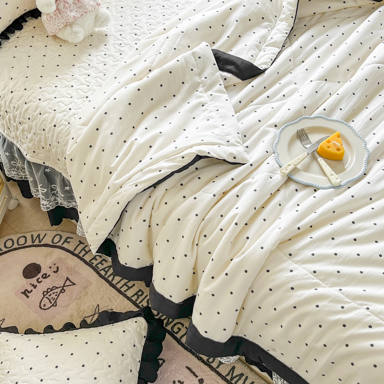 91家纺网 家纺一手货源 找家纺 雅眠居 2026新款直播爆款古法仿棉双层蕾丝花边床盖四件套 奶油波点