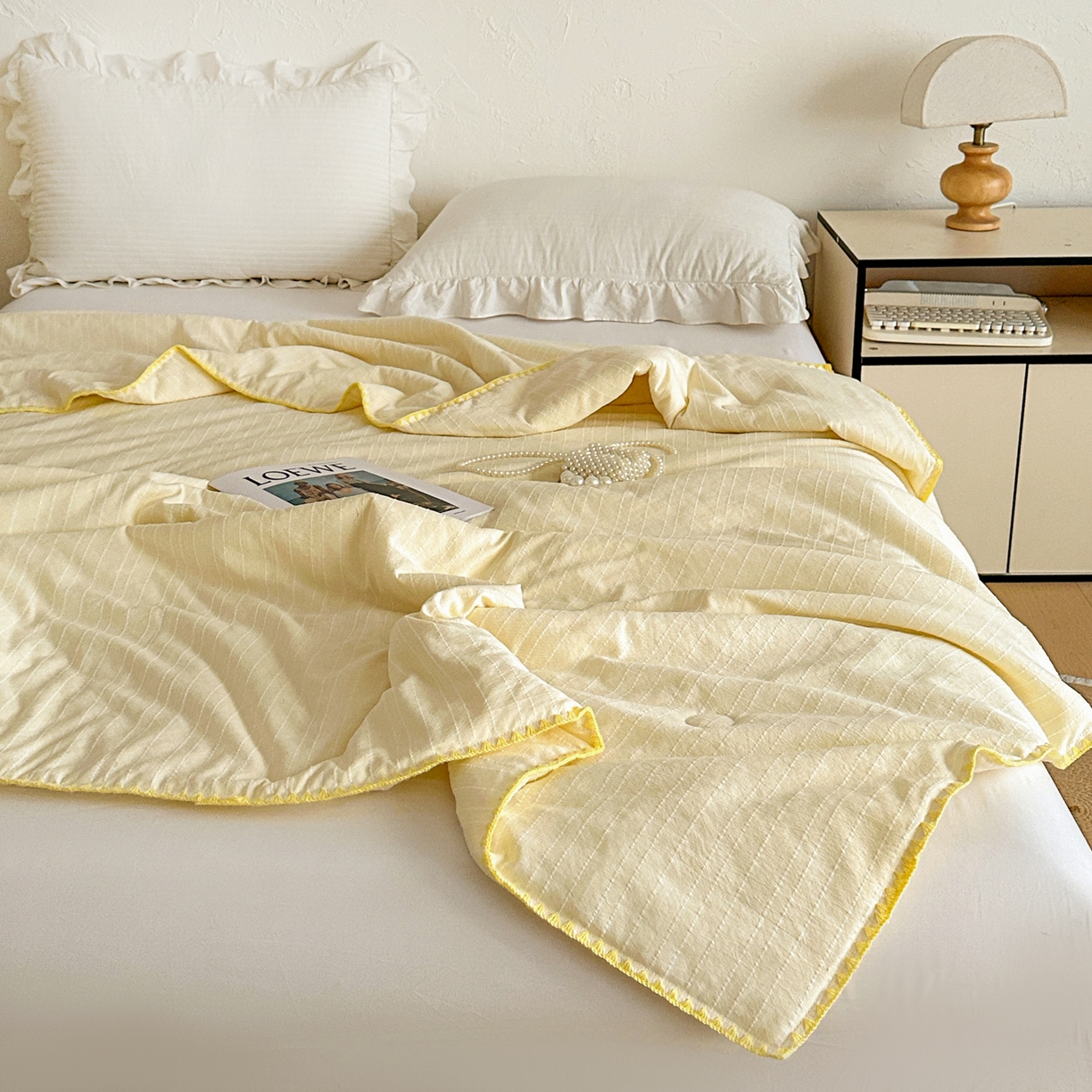 91家纺网 家纺一手货源 找家纺 鑫利来家纺 2026新款纯色无印风夏被简约素色法式麻夏凉被阳离子色织提花单人双人学生夏凉被 青禾-米黄