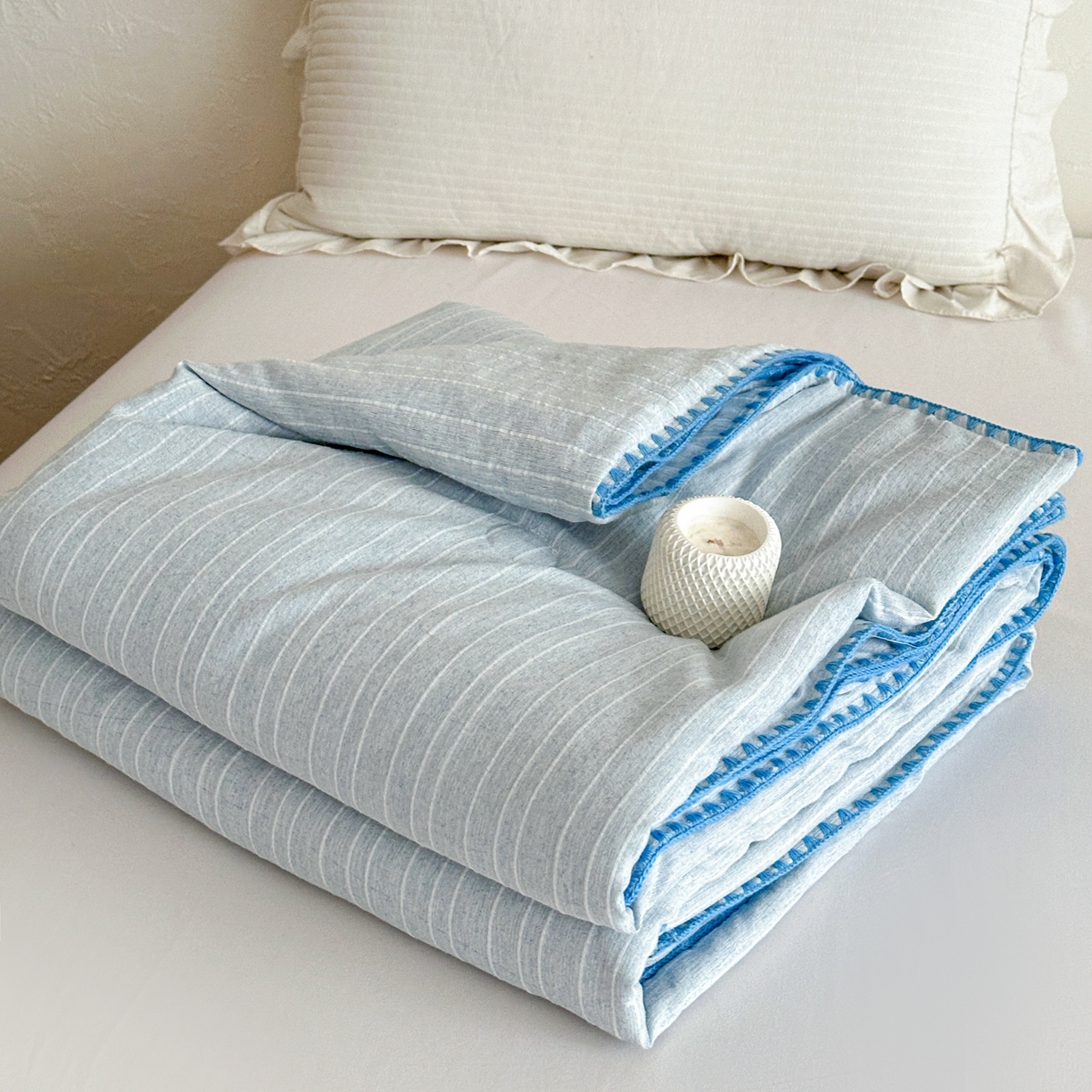 91家纺网 家纺一手货源 找家纺 鑫利来家纺 2026新款纯色无印风夏被简约素色法式麻夏凉被阳离子色织提花单人双人学生夏凉被 青禾-雾蓝