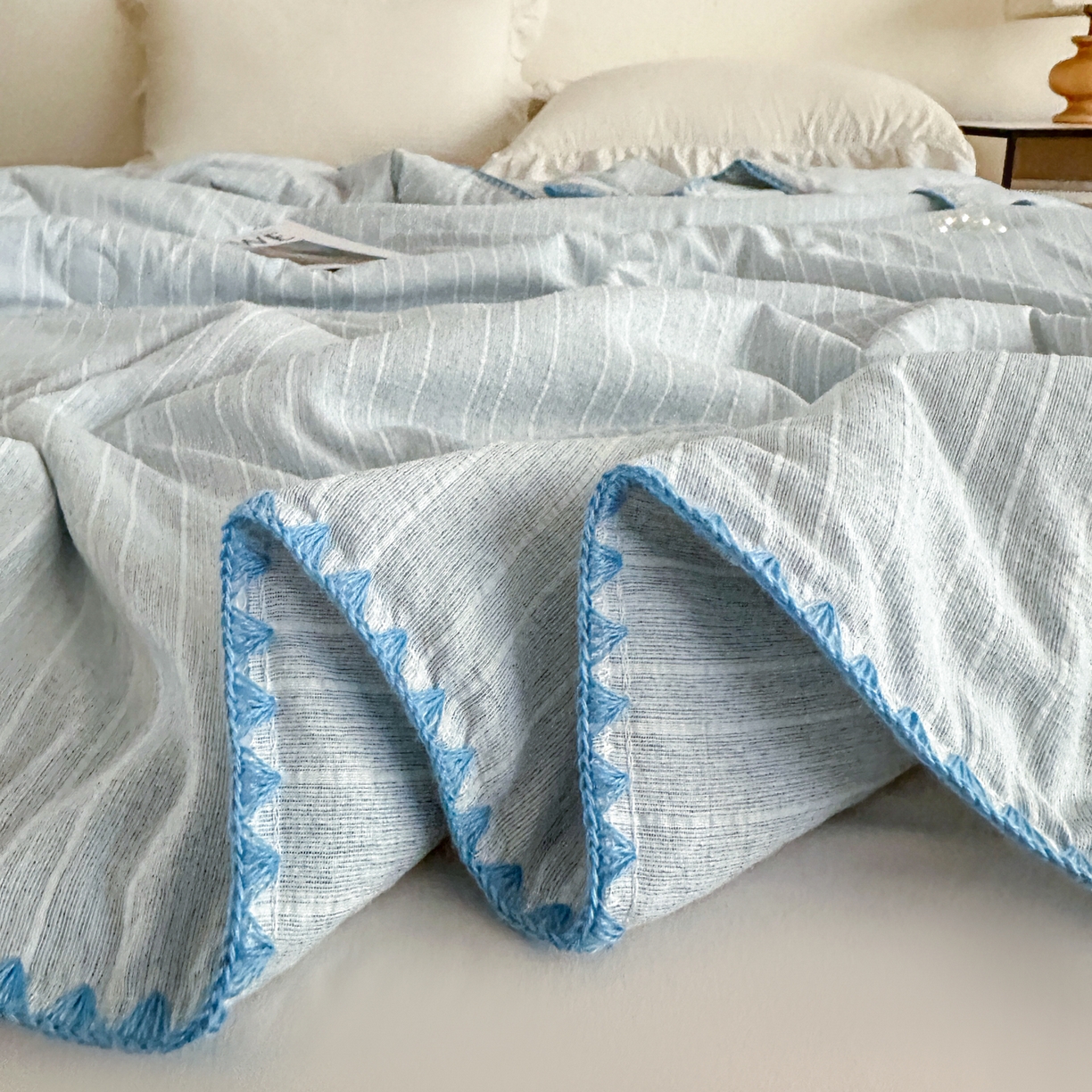 91家纺网 家纺一手货源 找家纺 鑫利来家纺 2026新款纯色无印风夏被简约素色法式麻夏凉被阳离子色织提花单人双人学生夏凉被 青禾-雾蓝