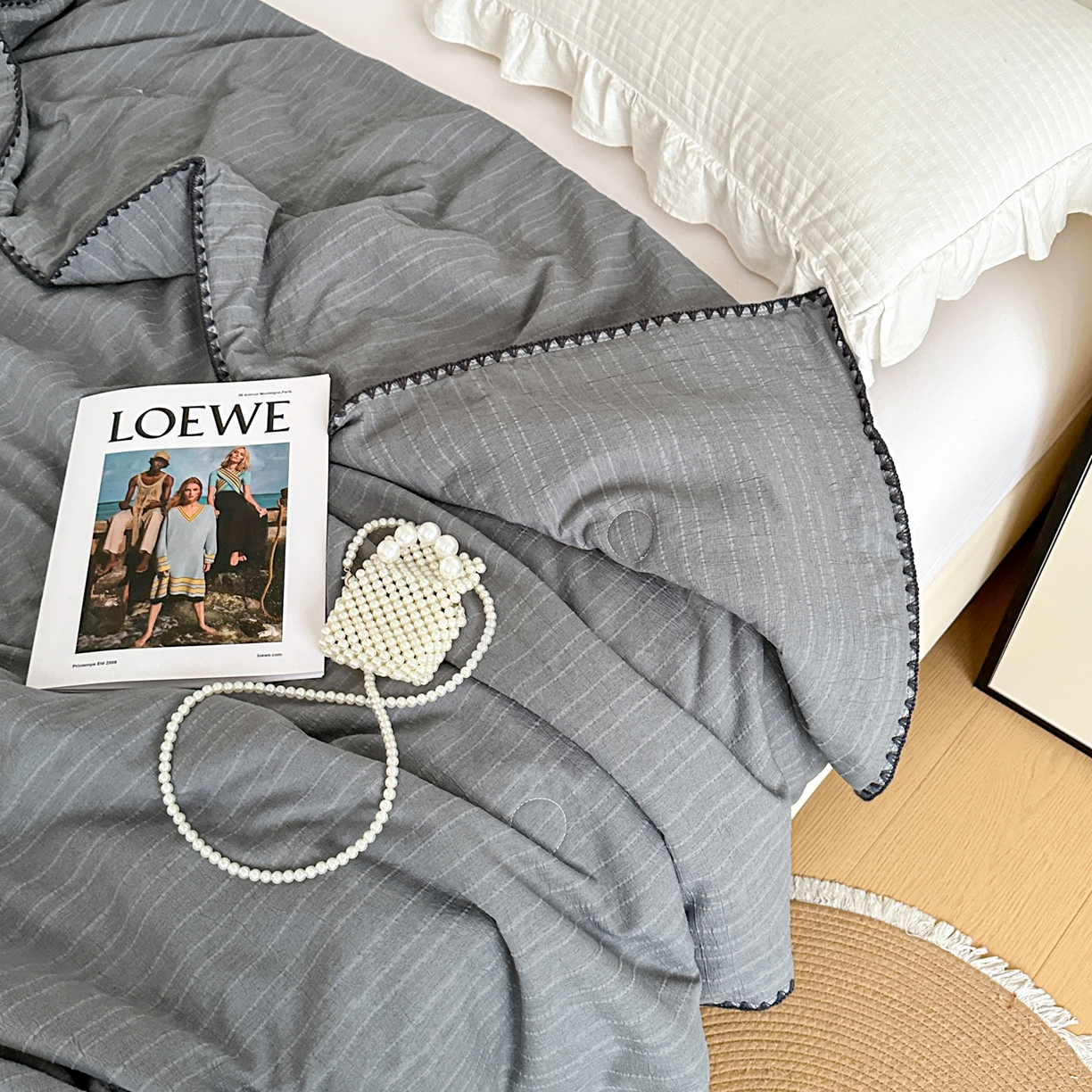 91家纺网 家纺一手货源 找家纺 鑫利来家纺 2026新款纯色无印风夏被简约素色法式麻夏凉被阳离子色织提花单人双人学生夏凉被 青禾-深灰