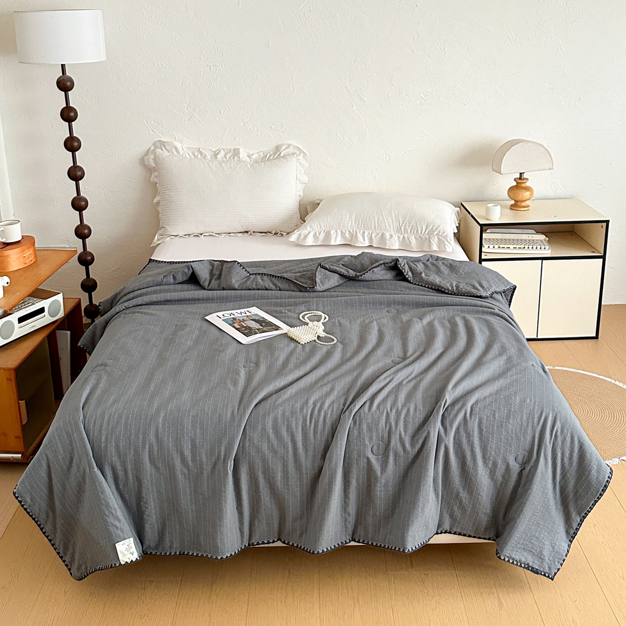 91家纺网 家纺一手货源 找家纺 鑫利来家纺 2026新款纯色无印风夏被简约素色法式麻夏凉被阳离子色织提花单人双人学生夏凉被 青禾-深灰