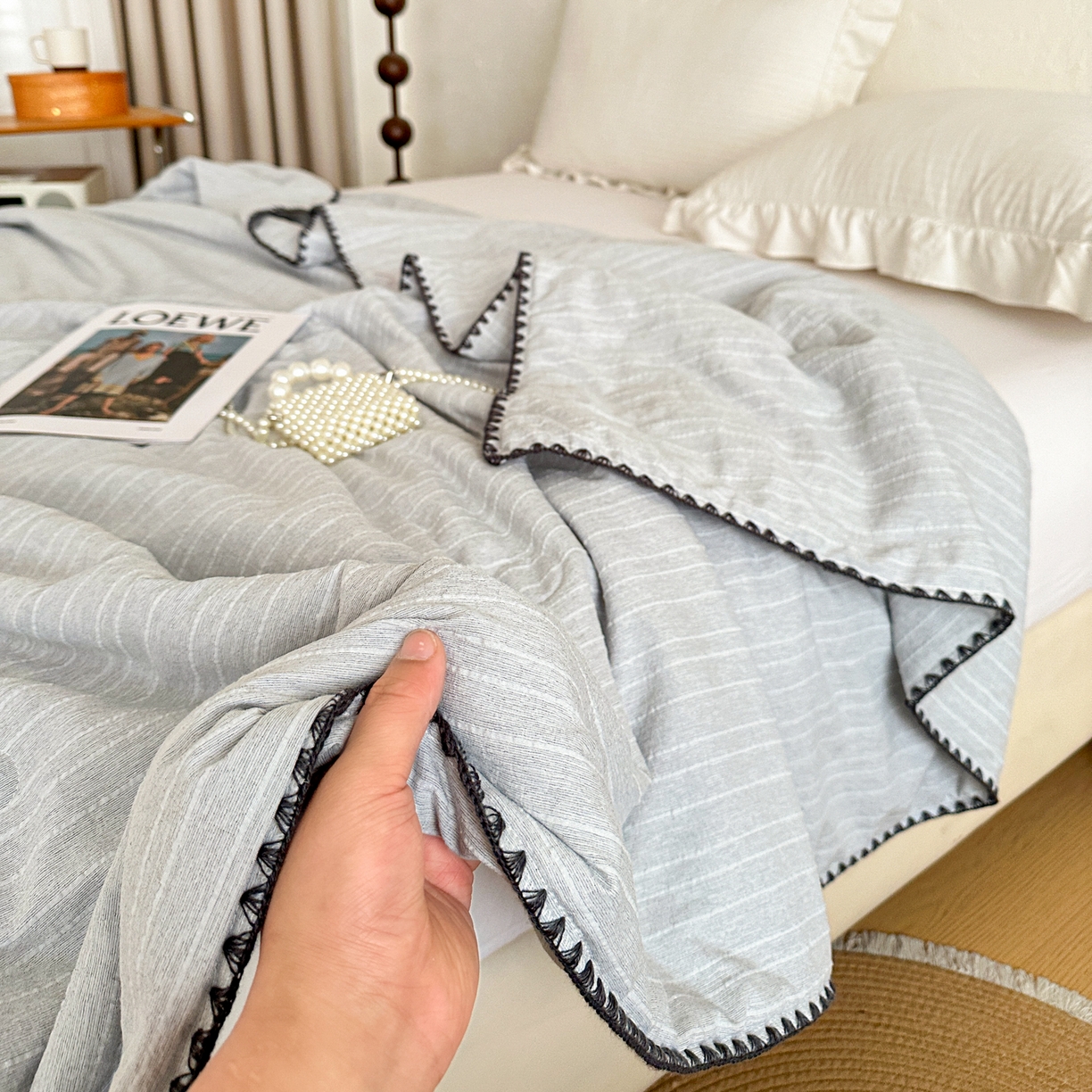 91家纺网 家纺一手货源 找家纺 鑫利来家纺 2026新款纯色无印风夏被简约素色法式麻夏凉被阳离子色织提花单人双人学生夏凉被 青禾-浅灰