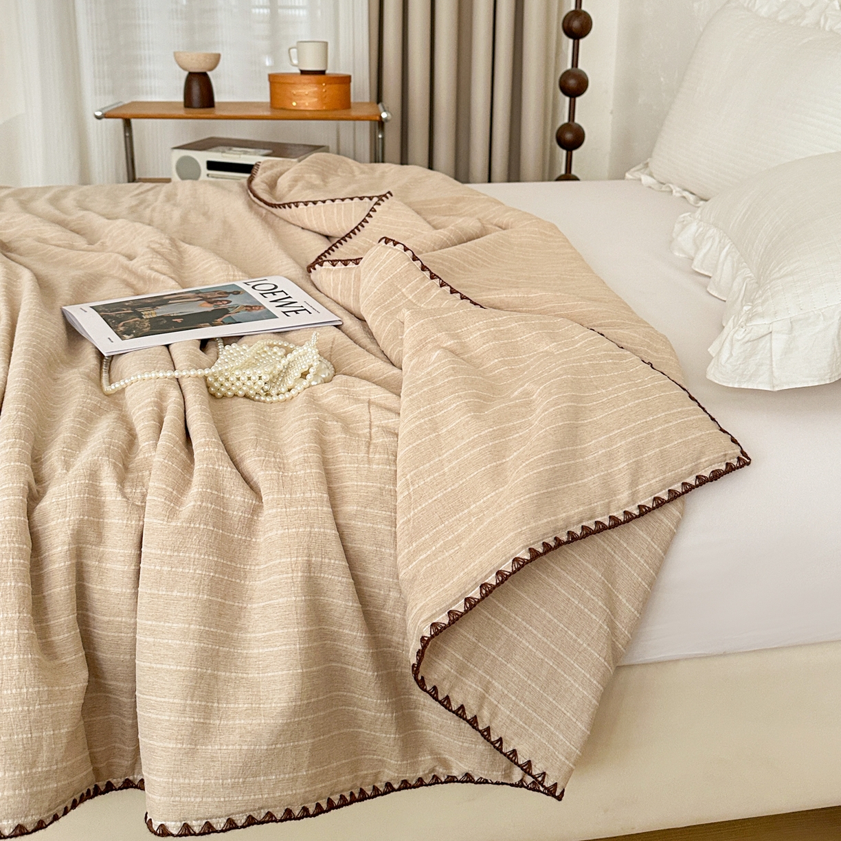 91家纺网 家纺一手货源 找家纺 鑫利来家纺 2026新款纯色无印风夏被简约素色法式麻夏凉被阳离子色织提花单人双人学生夏凉被 青禾-奶咖