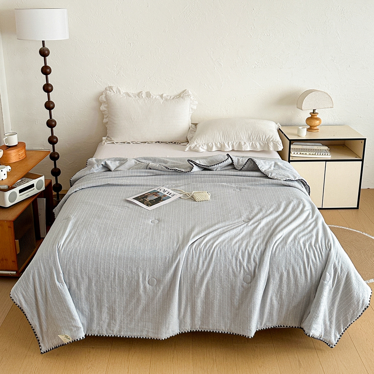 91家纺网 家纺一手货源 找家纺 鑫利来家纺 2026新款纯色无印风夏被简约素色法式麻夏凉被阳离子色织提花单人双人学生夏凉被 青禾-浅灰