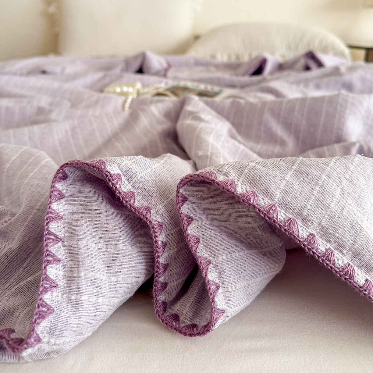 91家纺网 家纺一手货源 找家纺 鑫利来家纺 2026新款纯色无印风夏被简约素色法式麻夏凉被阳离子色织提花单人双人学生夏凉被 青禾-浅紫