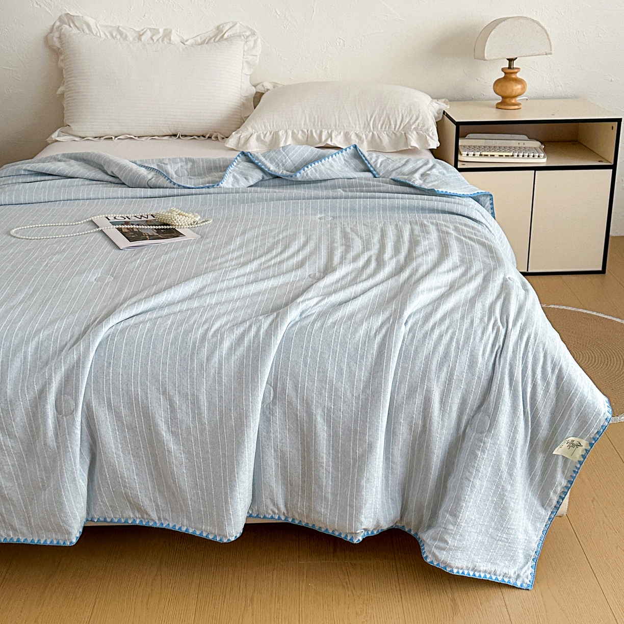 91家纺网 家纺一手货源 找家纺 鑫利来家纺 2026新款纯色无印风夏被简约素色法式麻夏凉被阳离子色织提花单人双人学生夏凉被 青禾-雾蓝