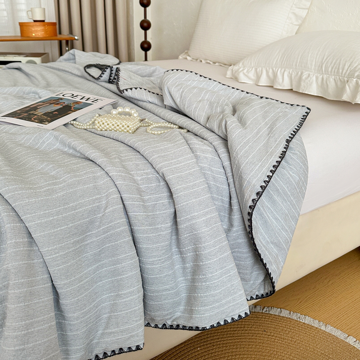 91家纺网 家纺一手货源 找家纺 鑫利来家纺 2026新款纯色无印风夏被简约素色法式麻夏凉被阳离子色织提花单人双人学生夏凉被 青禾-浅灰