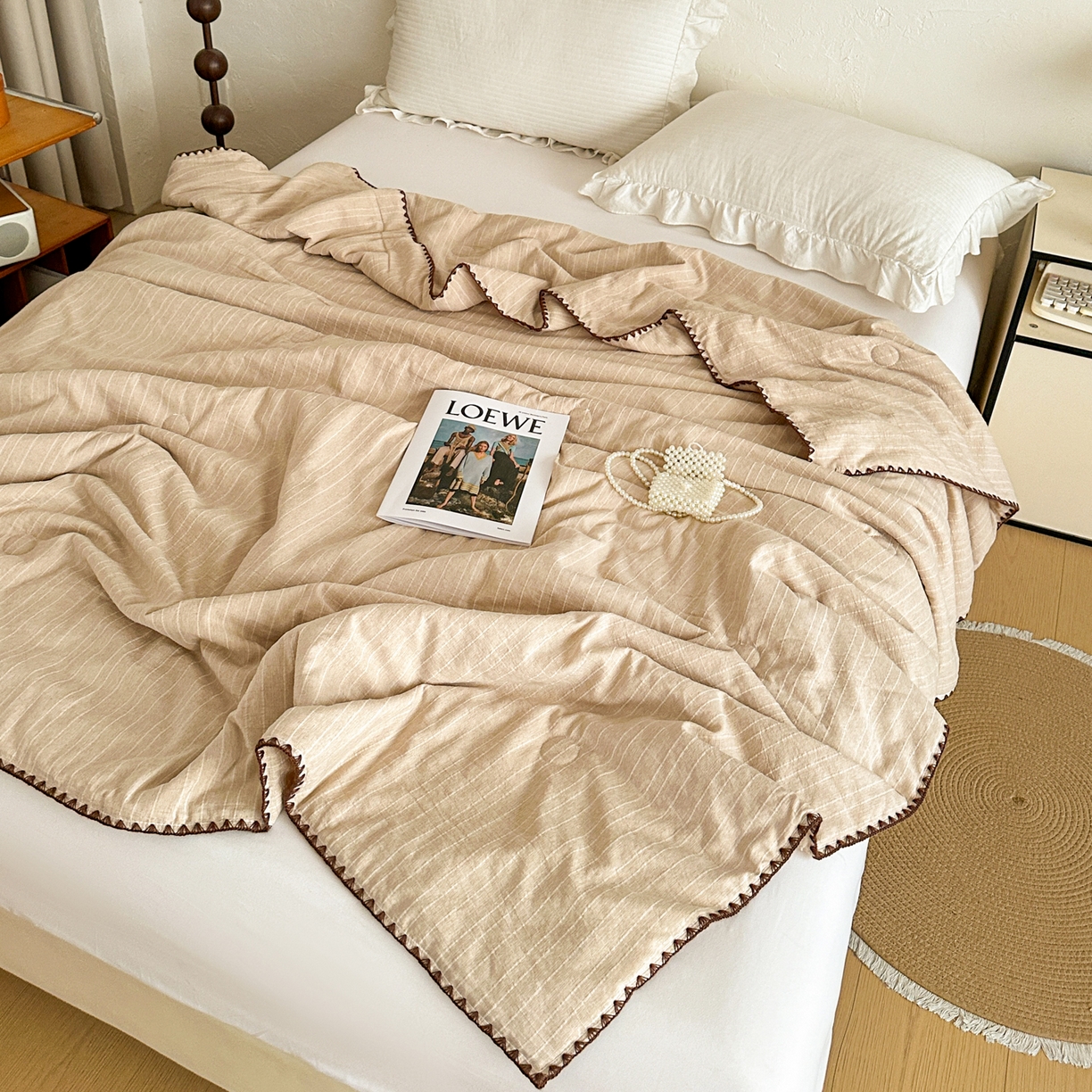 91家纺网 家纺一手货源 找家纺 鑫利来家纺 2026新款纯色无印风夏被简约素色法式麻夏凉被阳离子色织提花单人双人学生夏凉被 青禾-奶咖