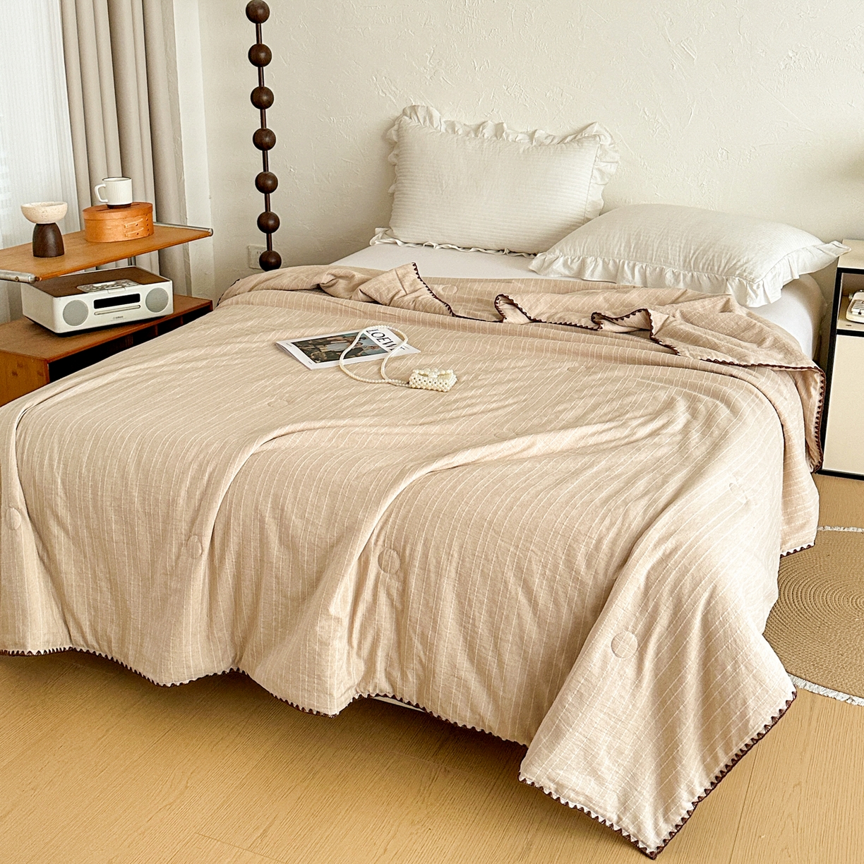 91家纺网 家纺一手货源 找家纺 鑫利来家纺 2026新款纯色无印风夏被简约素色法式麻夏凉被阳离子色织提花单人双人学生夏凉被 青禾-奶咖