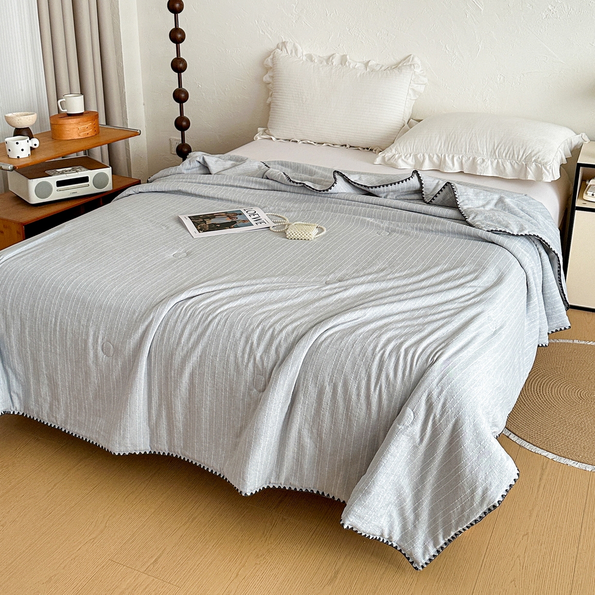 91家纺网 家纺一手货源 找家纺 鑫利来家纺 2026新款纯色无印风夏被简约素色法式麻夏凉被阳离子色织提花单人双人学生夏凉被 青禾-浅灰