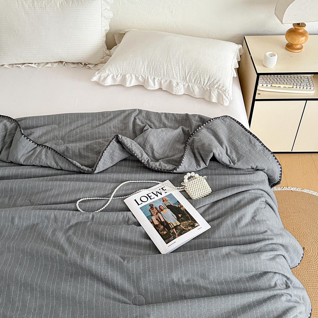 91家纺网 家纺一手货源 找家纺 鑫利来家纺 2026新款纯色无印风夏被简约素色法式麻夏凉被阳离子色织提花单人双人学生夏凉被 青禾-深灰