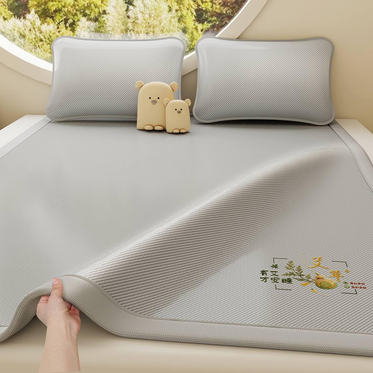 91家纺网 家纺一手货源 找家纺 家品罗兰 2026新款夏季A类艾草碳光凉席三明治冰丝凉席家用冰丝席可机洗空调软席三件套-大床 艾草-灰