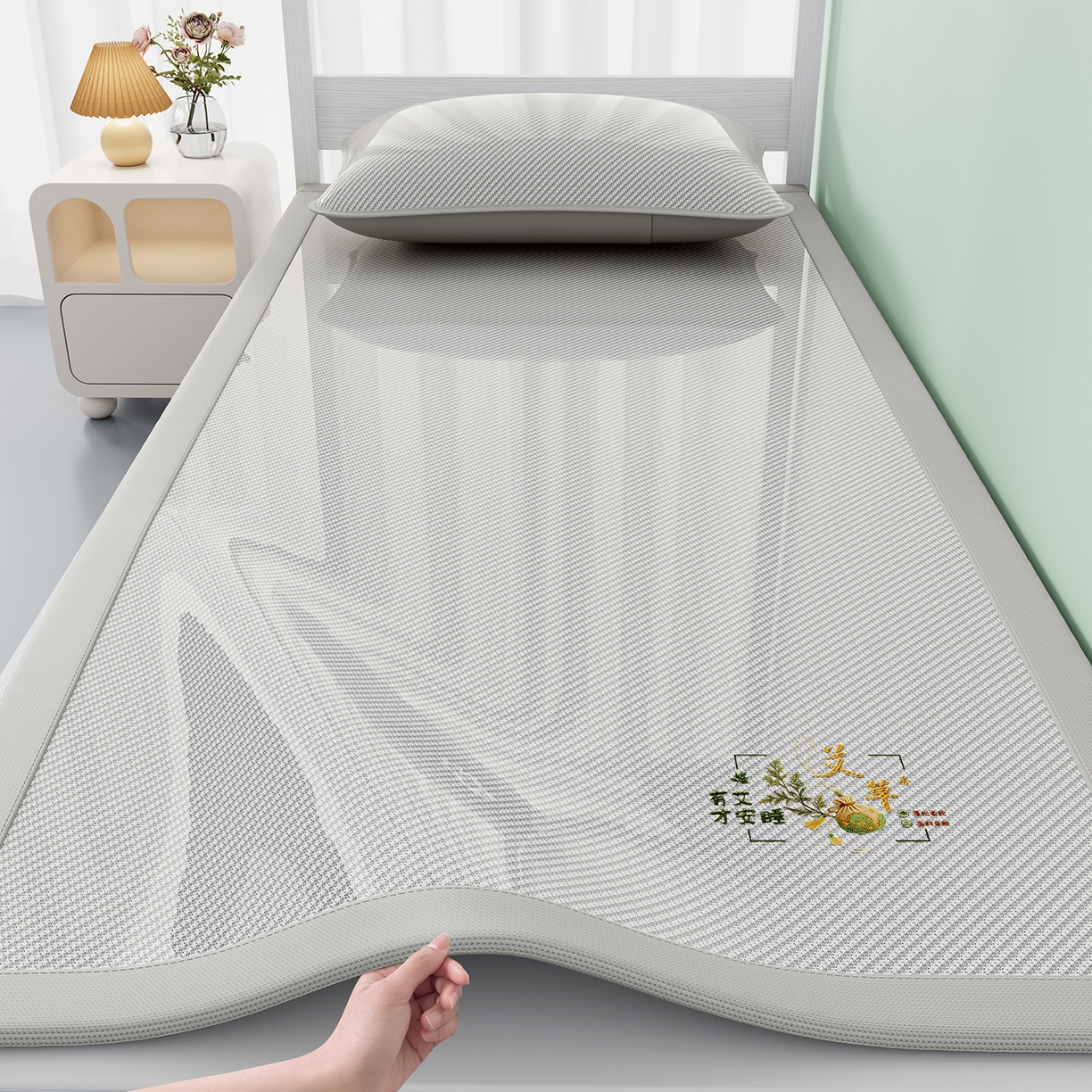 91家纺网 家纺一手货源 找家纺 家品罗兰 2026新款夏季A类艾草碳光凉席三明治冰丝凉席家用冰丝席可机洗学生宿舍上下铺空调软席三件套-学生床 艾草-灰