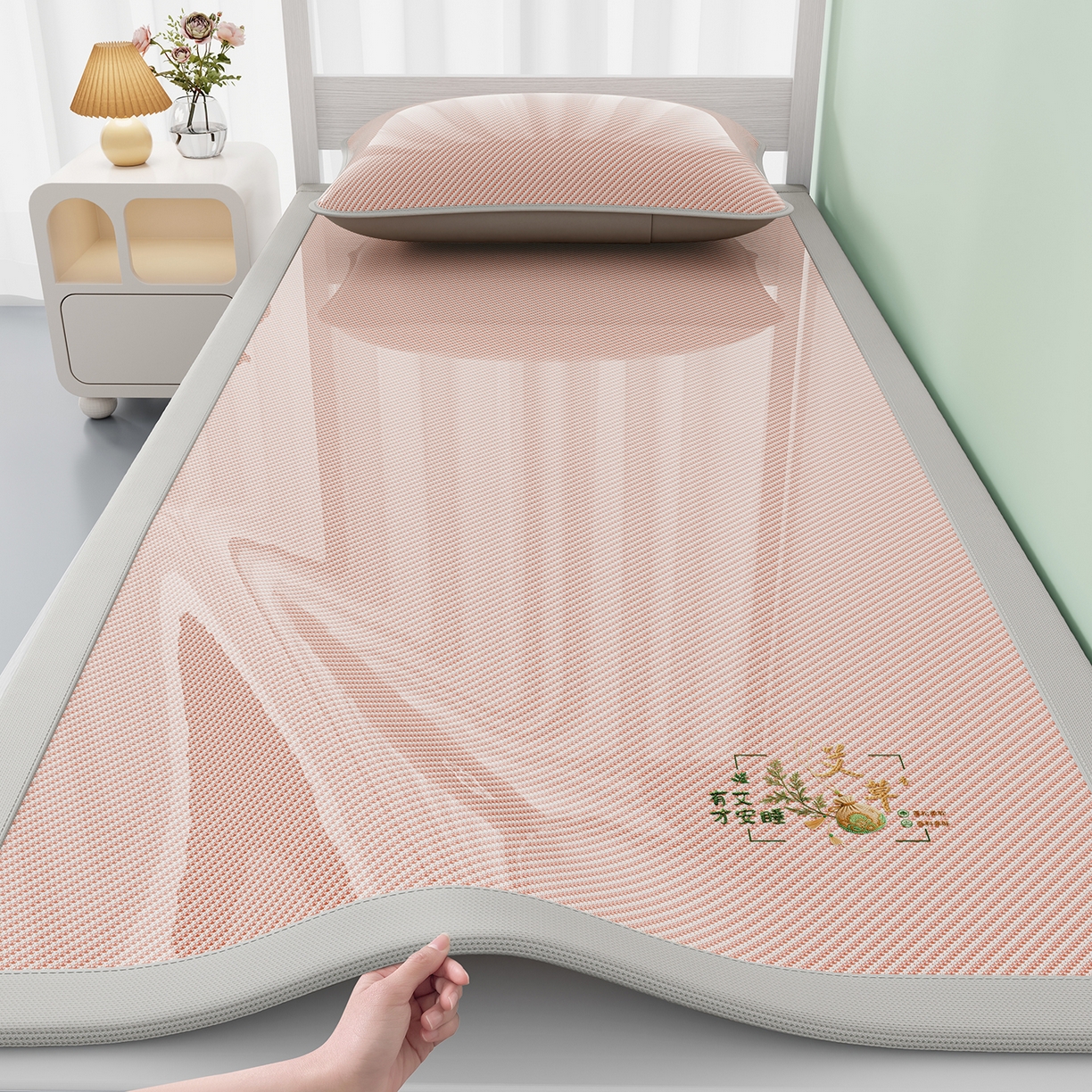 91家纺网 家纺一手货源 找家纺 家品罗兰 2026新款夏季A类艾草碳光凉席三明治冰丝凉席家用冰丝席可机洗学生宿舍上下铺空调软席三件套-学生床 艾草-粉